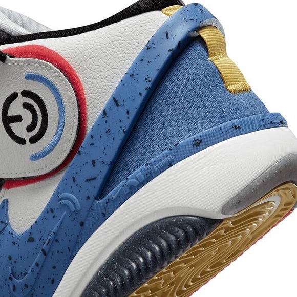 Nike Air Deldon Basketball Shoes - Picture 9 of 16